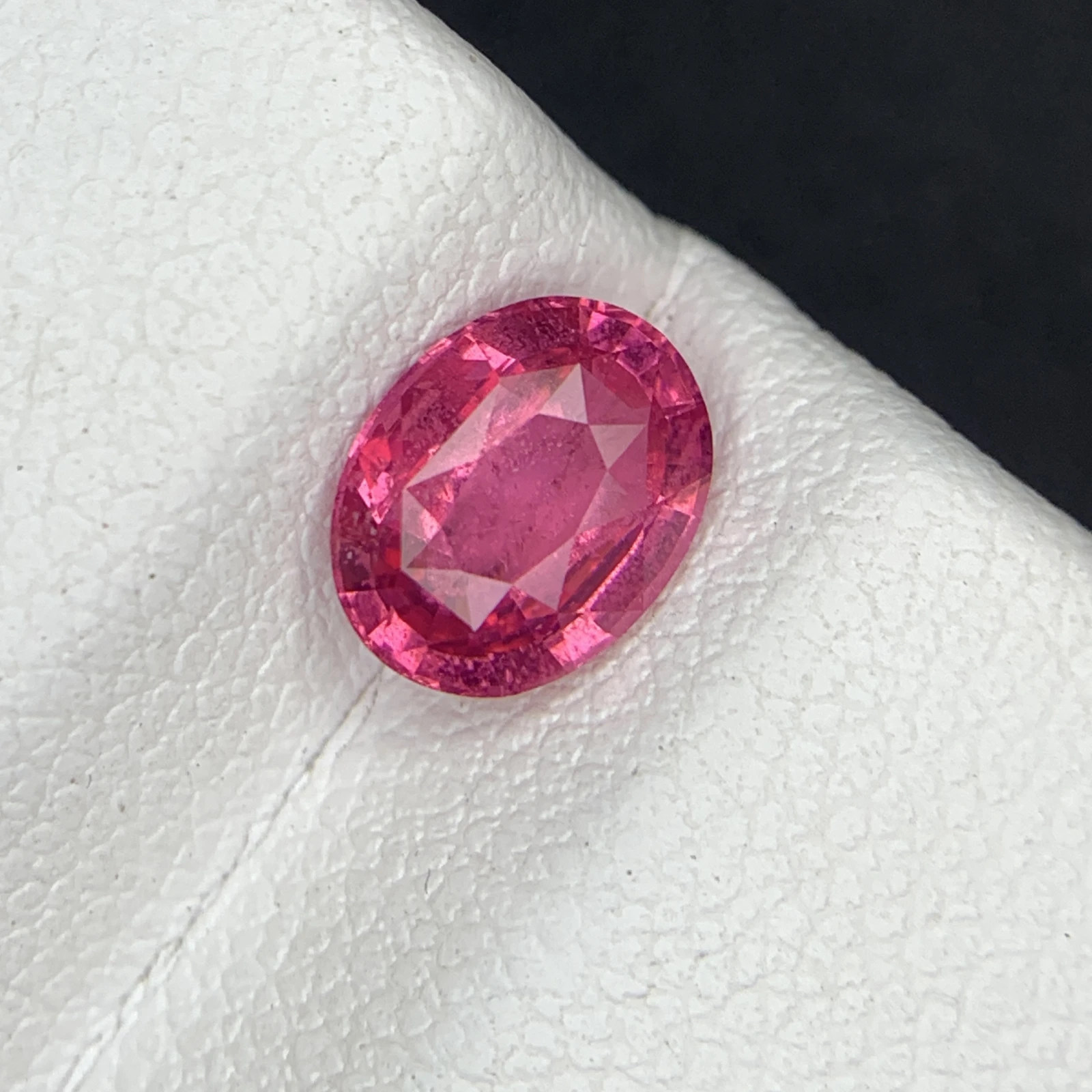 Natural Mahenge Spinel Vivid Pink 1.25 Carat Faceted Oval Shape Loose Gemstone — view 15